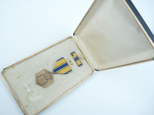 US Air Force Commendation Medal in presentation case, Vietnam War issue /1 **SOLD**