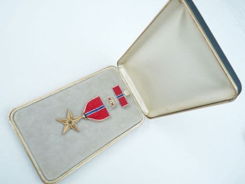 USA Bronze Star Medal in original presentation case, Vietnam War issue. **SOLD**