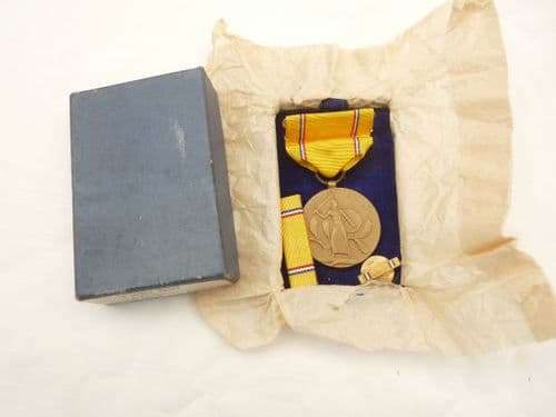 WW2 USA American Defense Medal boxed set, 1945 dated