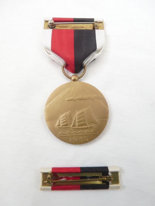 WW2 USA Army of Occupation Service Medal boxed set