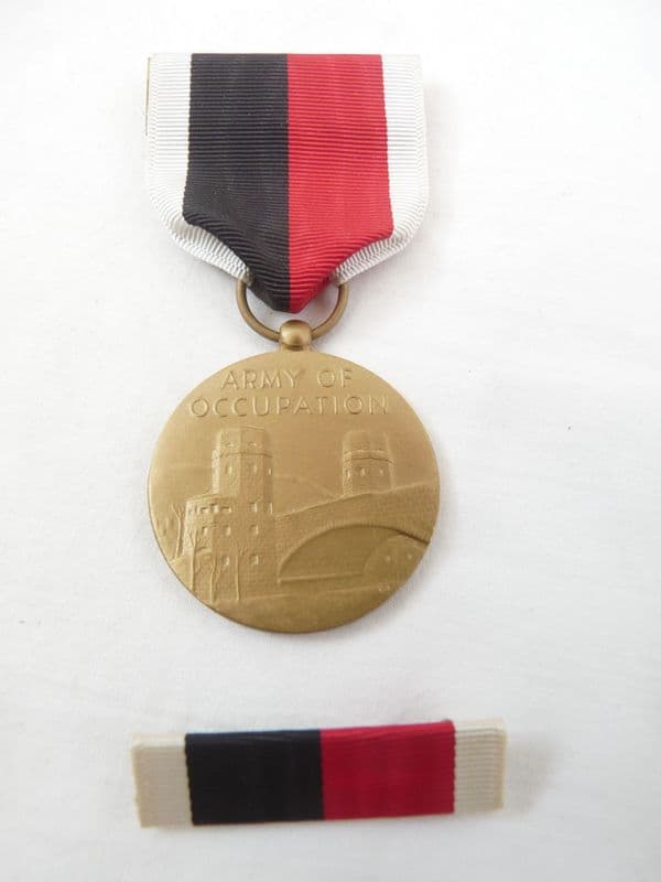 WW2 USA Army of Occupation Service Medal boxed set