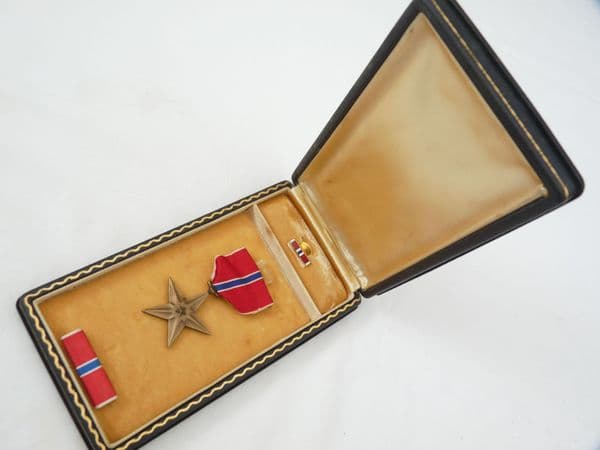 WW2 USA Bronze Star Medal in original presentation case  /1 **SOLD**