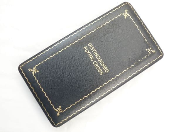 WW2 USA Distinguished Flying Cross in original presentation case.  /1