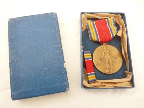WW2 USA Victory Medal boxed set, 1946 dated /2