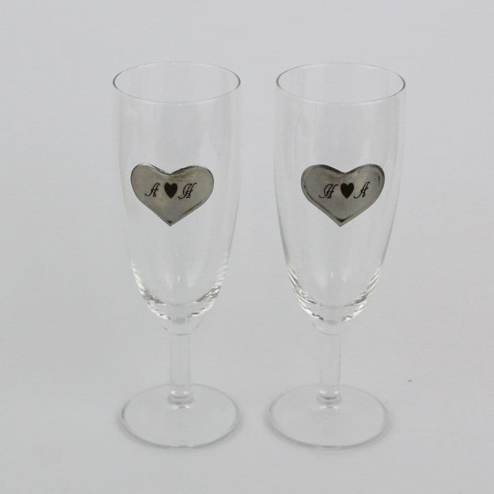 2 coupes à champagne avec coeur en étain gravé