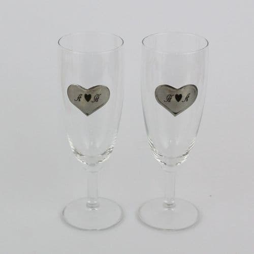 2 coupes à champagne avec coeur en étain gravé