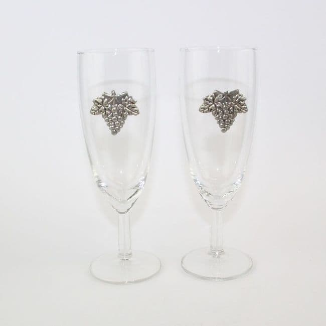 2 coupes à Champagne décor raisin en étain