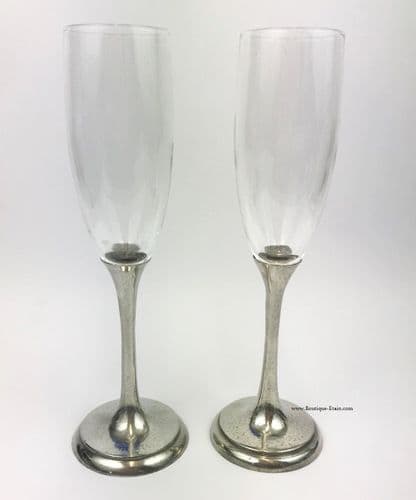 2 coupes à Champagne en verre et pied en étain mat