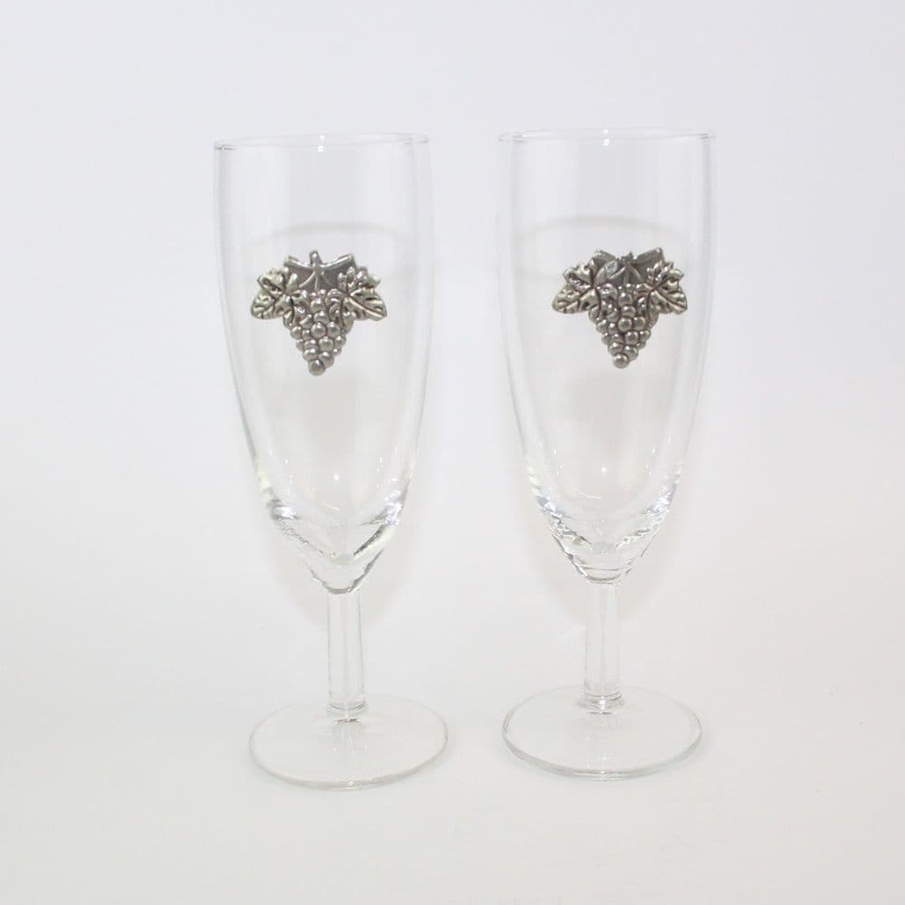 2 coupes à champagne motif vigne en étain – Noces d’étain