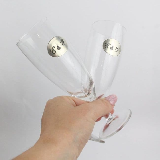 2 coupes à champagne ⬭ étain gravées