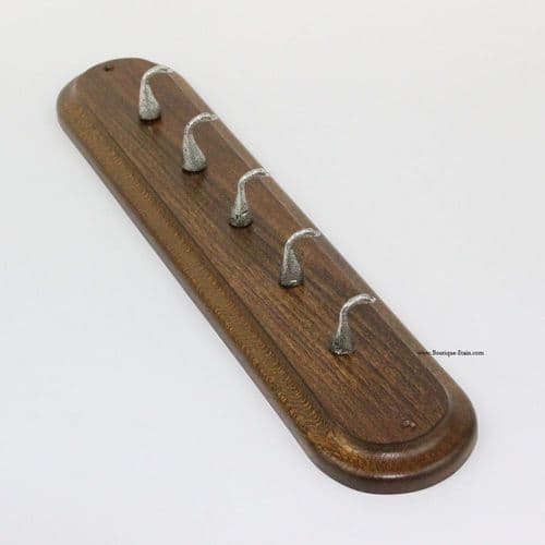 Accroche cléfs ou torchons en bois et étain