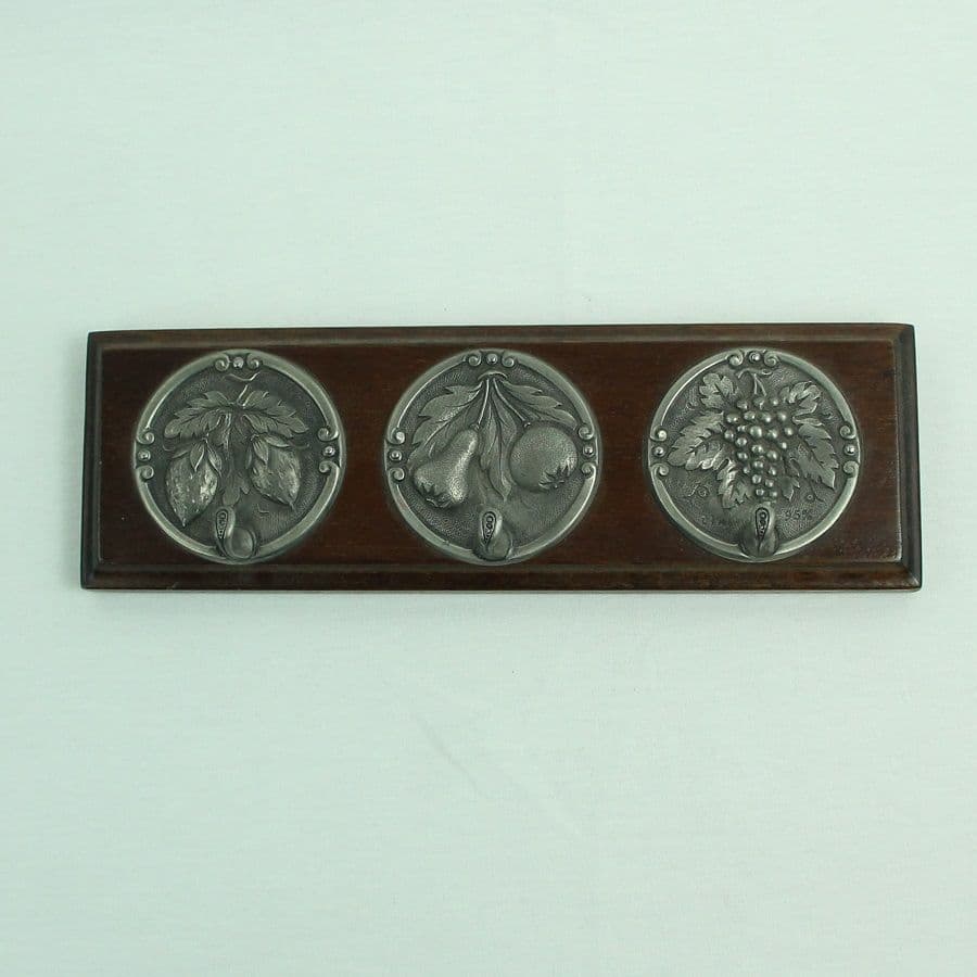 Accroche clefs ou torchon en étain motif fruits