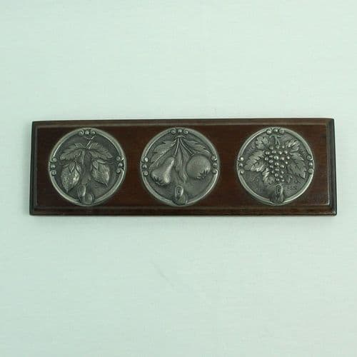 Accroche clefs ou torchon en étain motif fruits