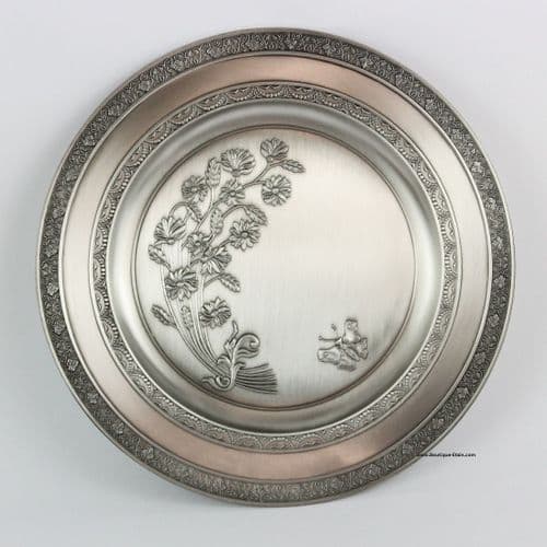Assiette en étain motif papillon à graver