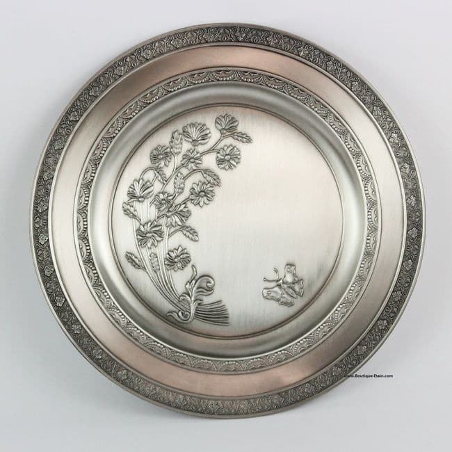 Assiette en étain motif papillon à graver
