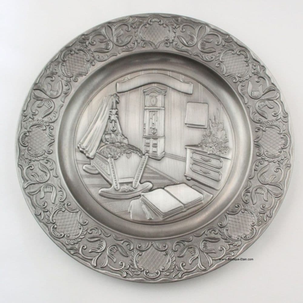Assiette naissance style ancien en étain