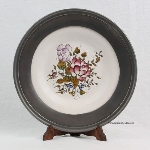 Assiette porcelaine et étain motif fleuri