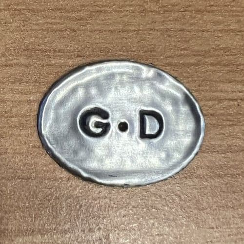 Autocollant étiquette ovale en étain poinçonné initiales