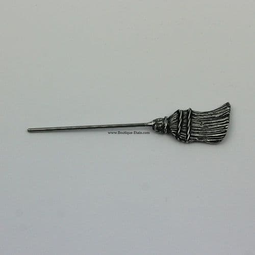 Balai miniature en étain