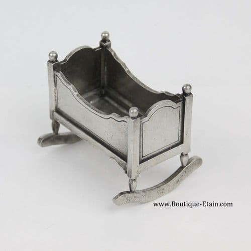 Berceau à bascule miniature en étain