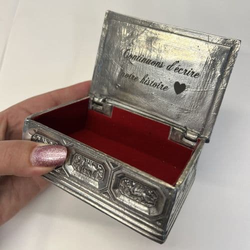 Boîte à bijoux en étain style ancien coffre à charnière