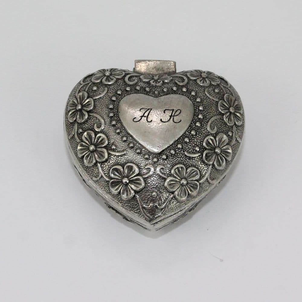 Boîte coeur à charnière en étain massif