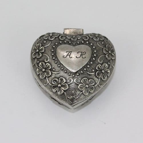 Boîte coeur à charnière en étain massif
