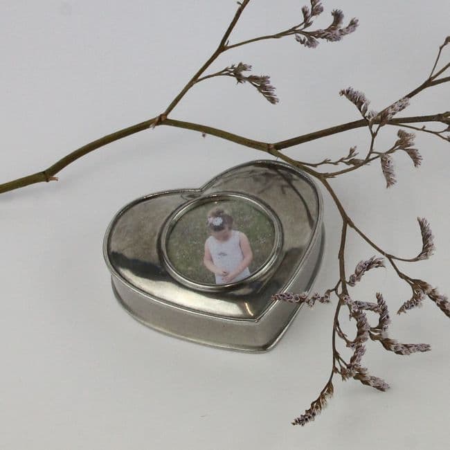 Boîte en étain forme coeur + emplacement photo