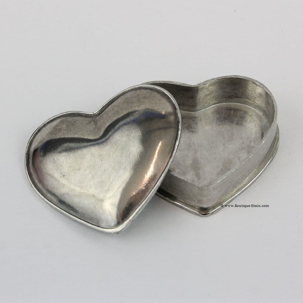 Boîte en étain forme coeur simple