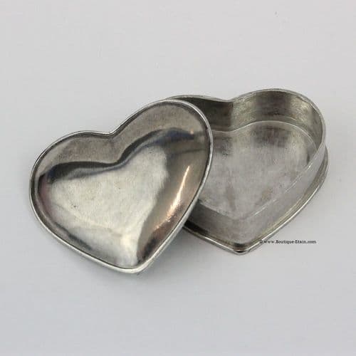 Boîte en étain forme coeur simple