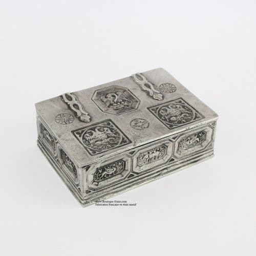 Boîte en étain style ancien coffre à charnière