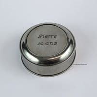 Boîte ronde en étain brillante à graver