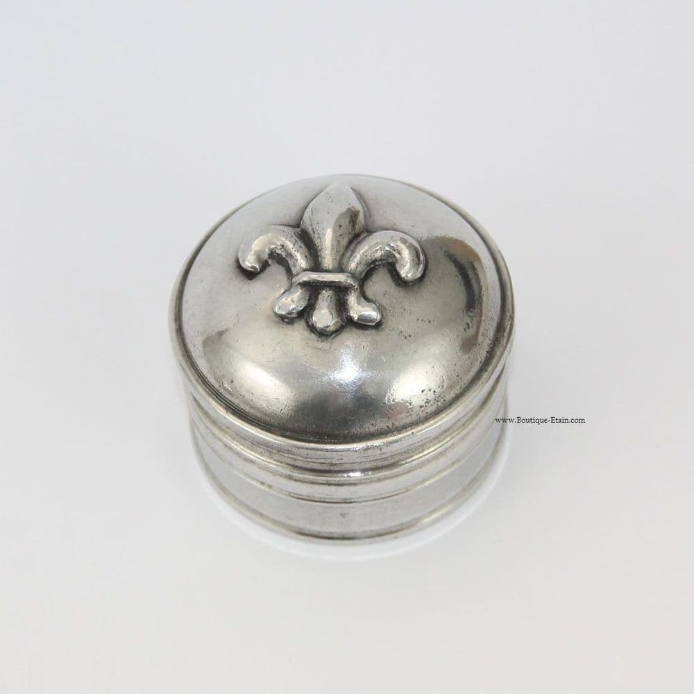 Boîte ronde en étain décor fleur de lys – 5 cm