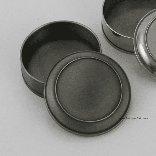 Boîte ronde en étain à graver .