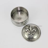Boîte ronde en étain motif fleur de lys
