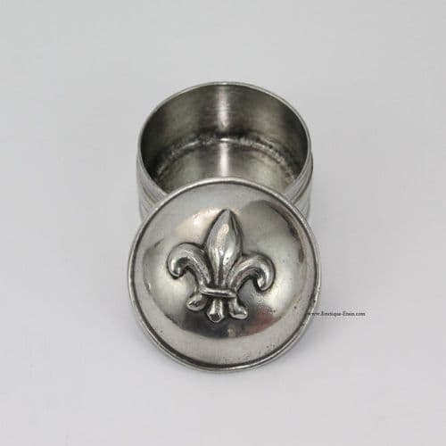 Boîte ronde en étain motif fleur de lys