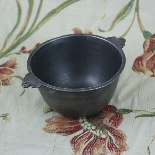 Bol en étain style ancien