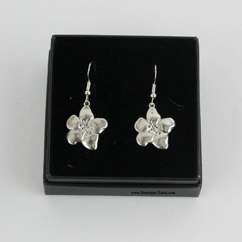 Boucle d'oreille  pendante en étain fleur  cerisier T2 A