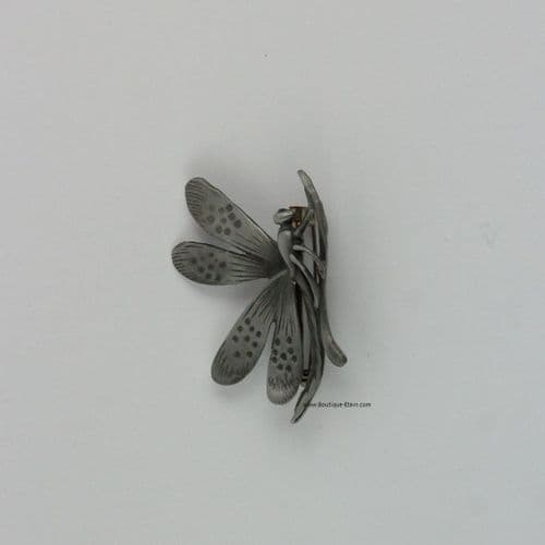 Broche libellule en étain