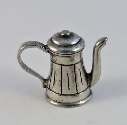 Cafetière miniature en étain