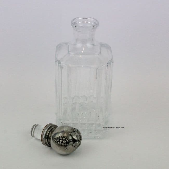 Carafe à Whisky bouchon décor raisin en étain