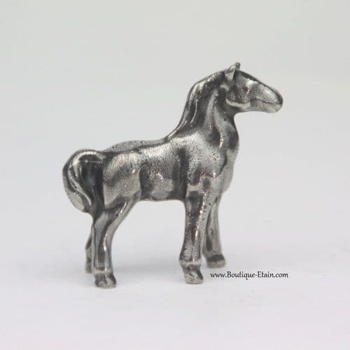 Cheval en étain poli brillant