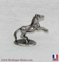 Cheval sur socle en étain