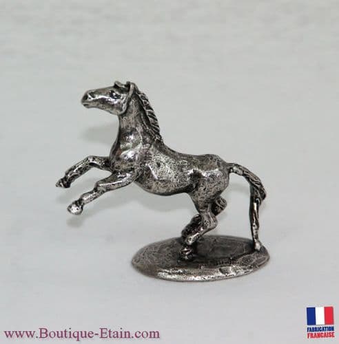 Cheval sur socle en étain