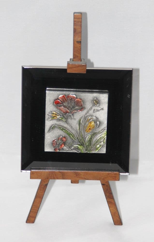 Chevalet fleuri en étain et miroir