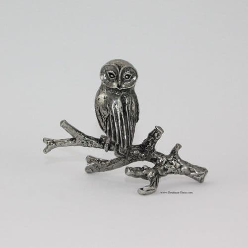 Chouette hulotte chat-huant en étain sur branche