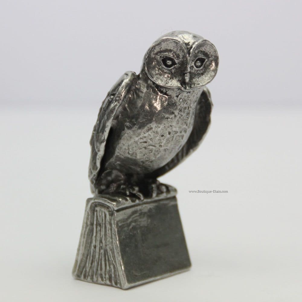 Chouette hulotte chat-huant sur livre en étain H:8cm