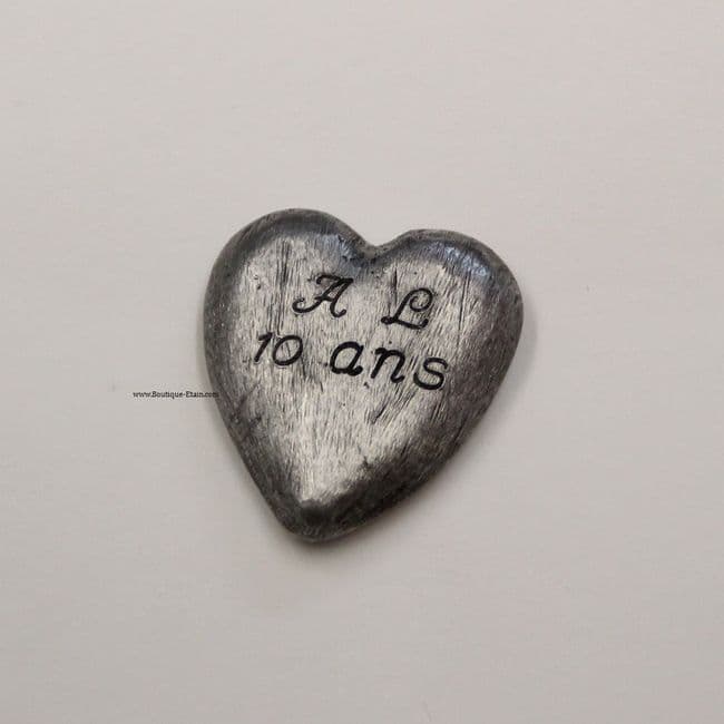 Coeur en étain avec gravure + gravure 10 ans + initiales