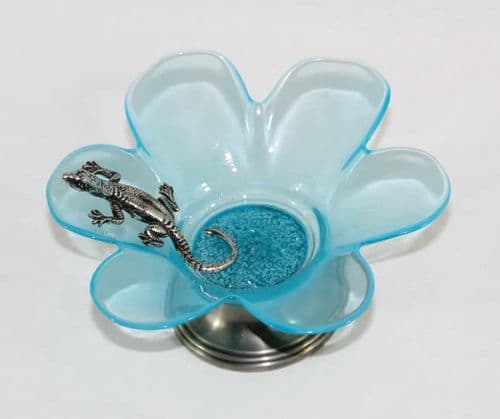Coupe, coupelle marguerite et lézard couleur bleue