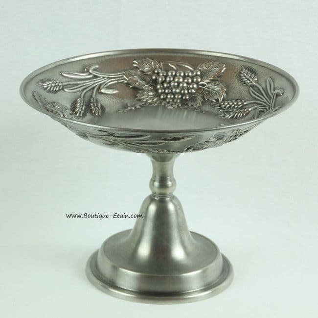 Coupe en étain sur pied motif raisin